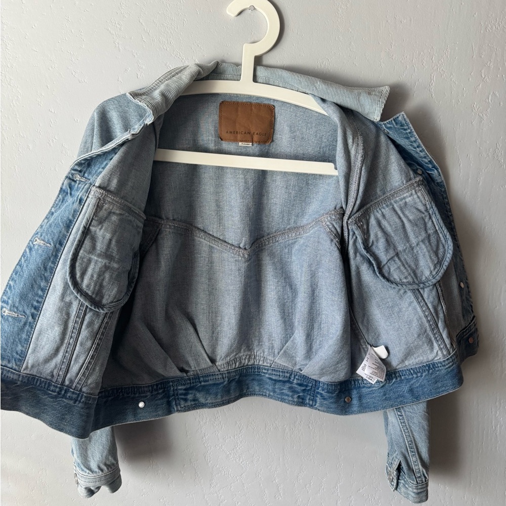 American Eagle Cropped Denim Jacket with Corduroy Collar - Picture 4 of 7